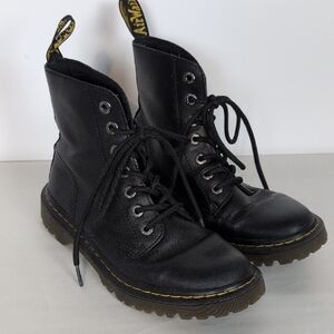CLOSE KNOCK-OFF DOC MARTENS!  Black Lace Up Boots